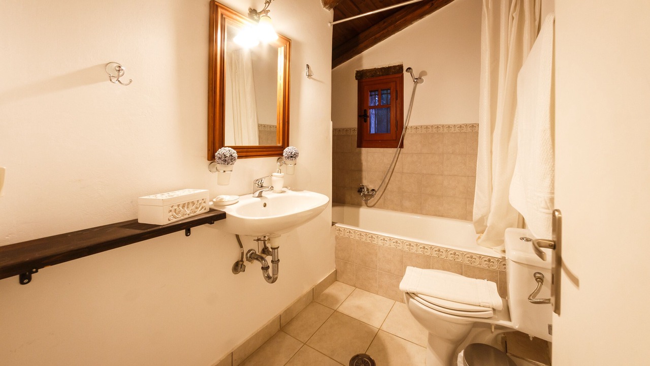 Photo of Bathroom in Askos