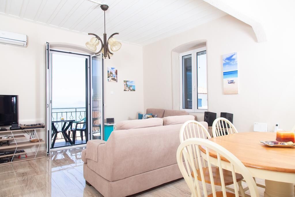 Photo of Livingroom in Poros