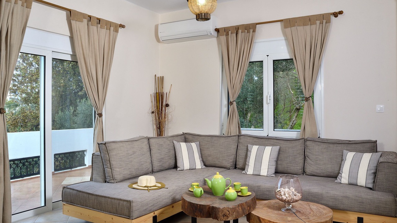 Photo of Livingroom in Makrys Tichos