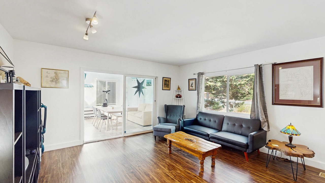 Photo of Livingroom in Thurston