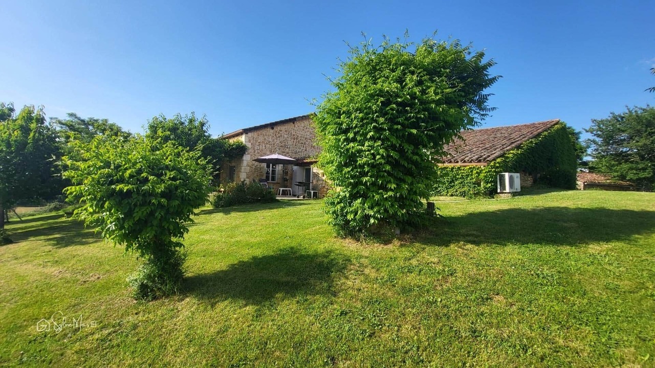 Photo of Outdoor in Salles
