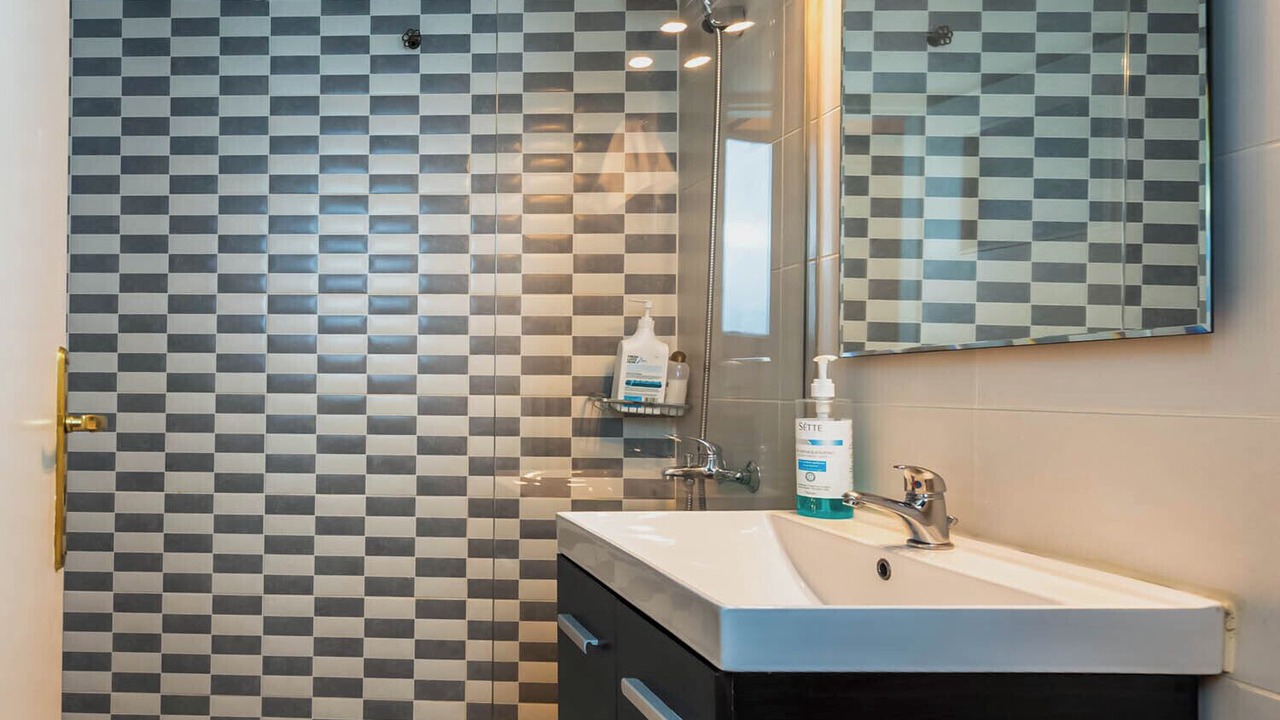 Photo of Bathroom in Ampelokipoi