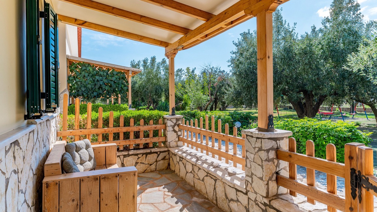 Photo of Patio Balcony in Paralio Astros