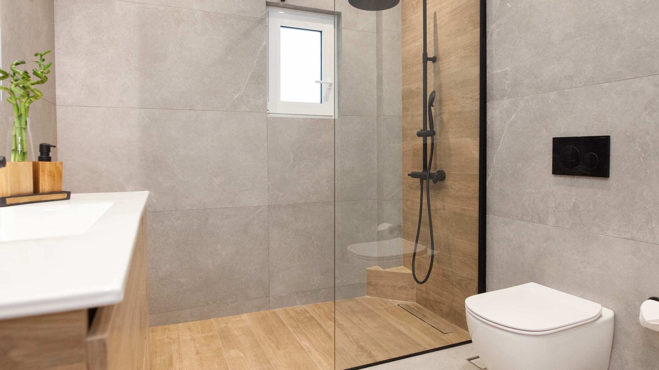 Photo of Bathroom in Alimos
