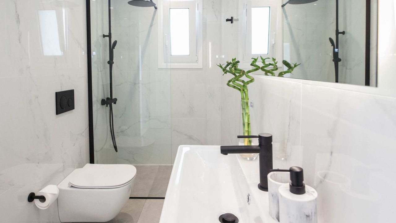 Photo of Bathroom in Alimos