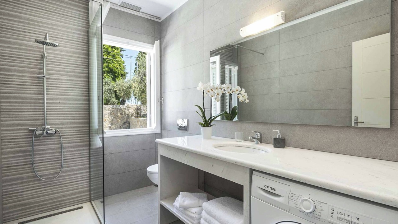 Photo of Bathroom in Perama