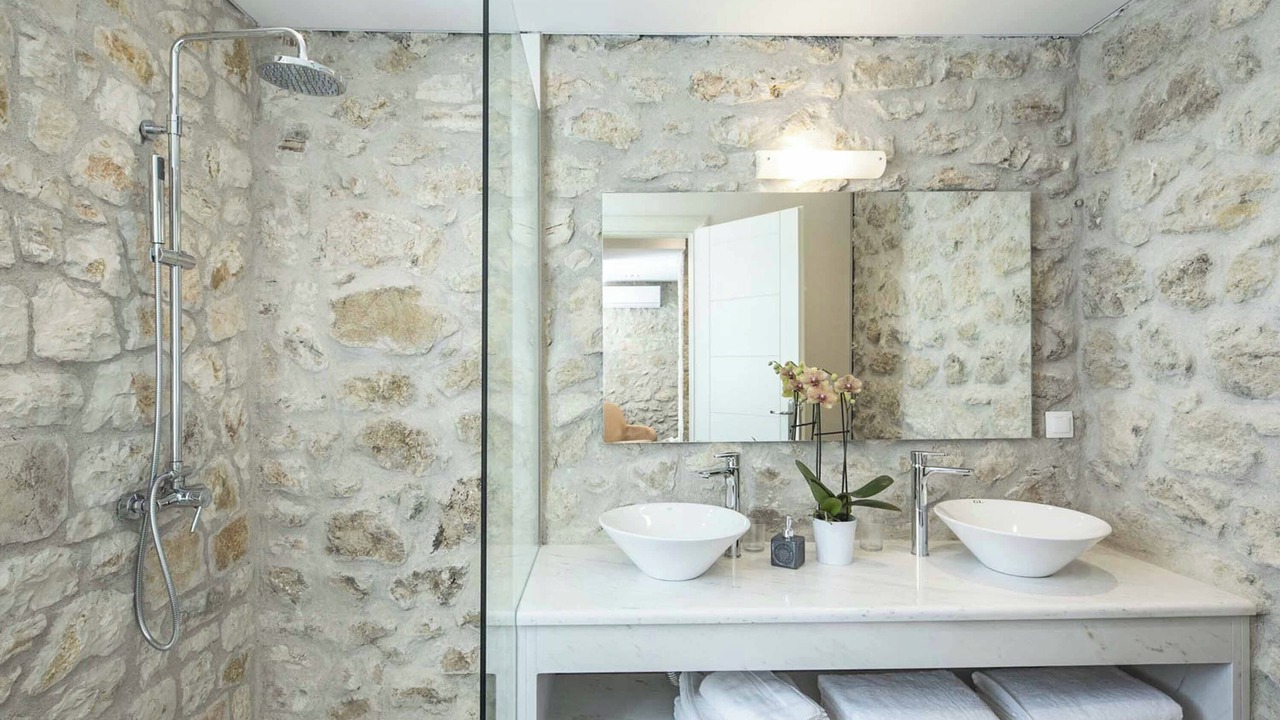 Photo of Bathroom in Perama