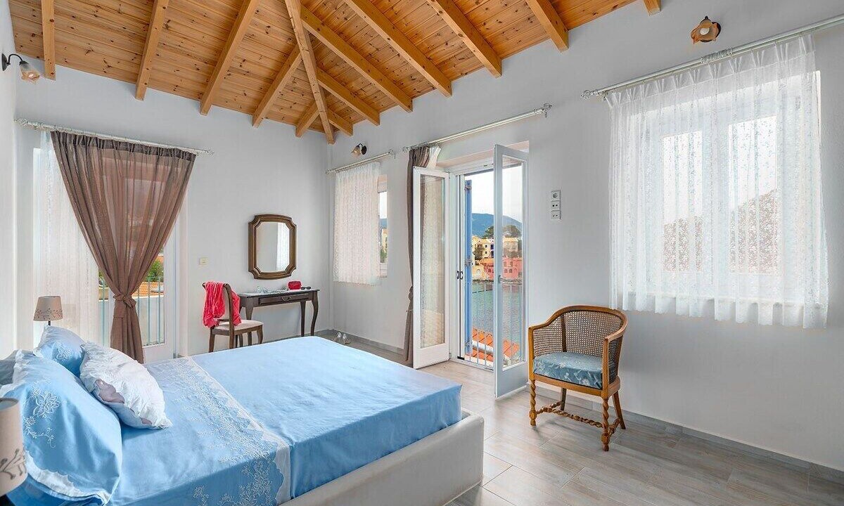 Photo of Bedroom in Frourion