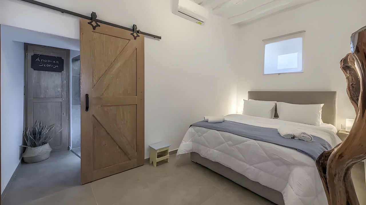 Photo of Bedroom in Milos