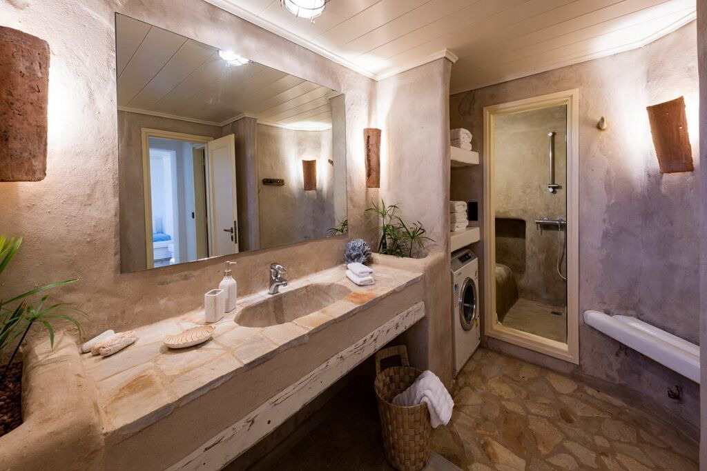 Photo of Bathroom in Parikia