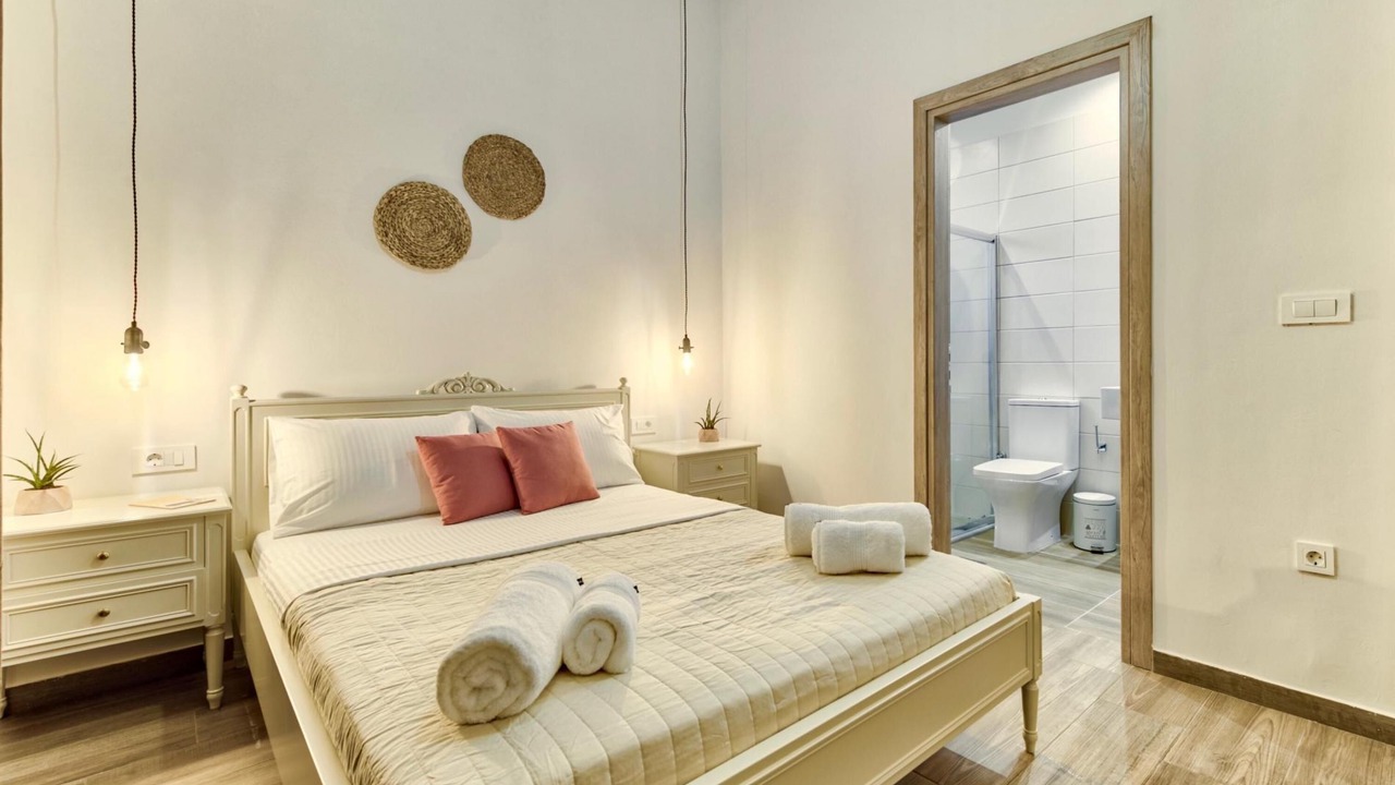 Photo of Bedroom in Pigadhakia