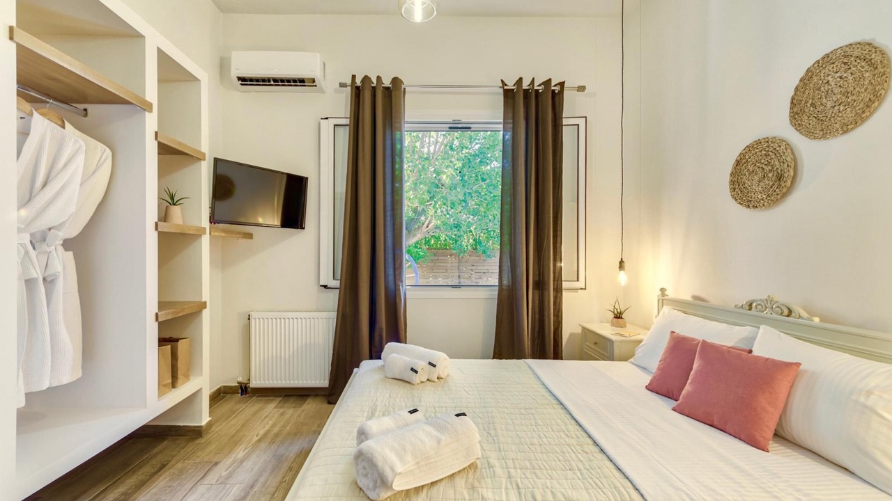 Photo of Bedroom in Pigadhakia