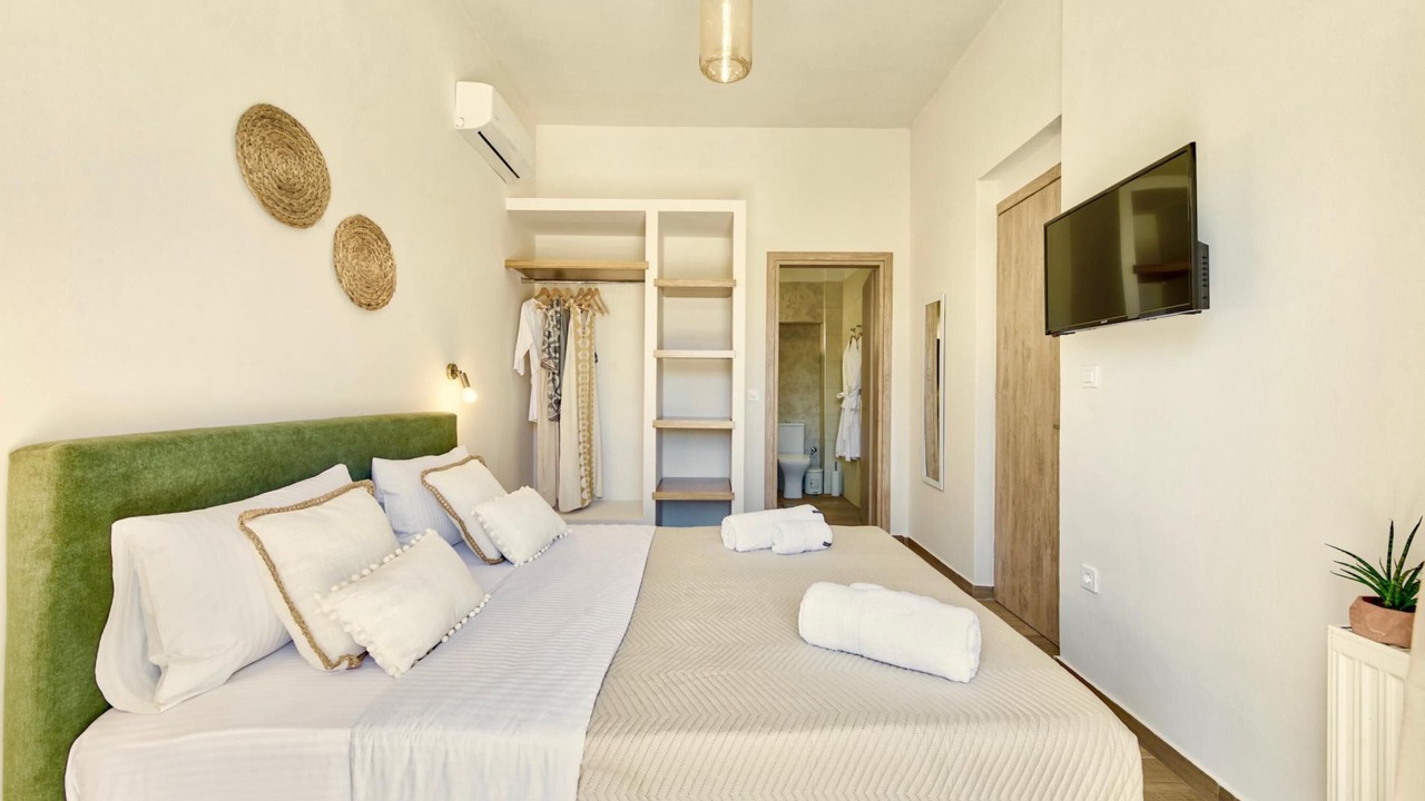 Photo of Bedroom in Pigadhakia