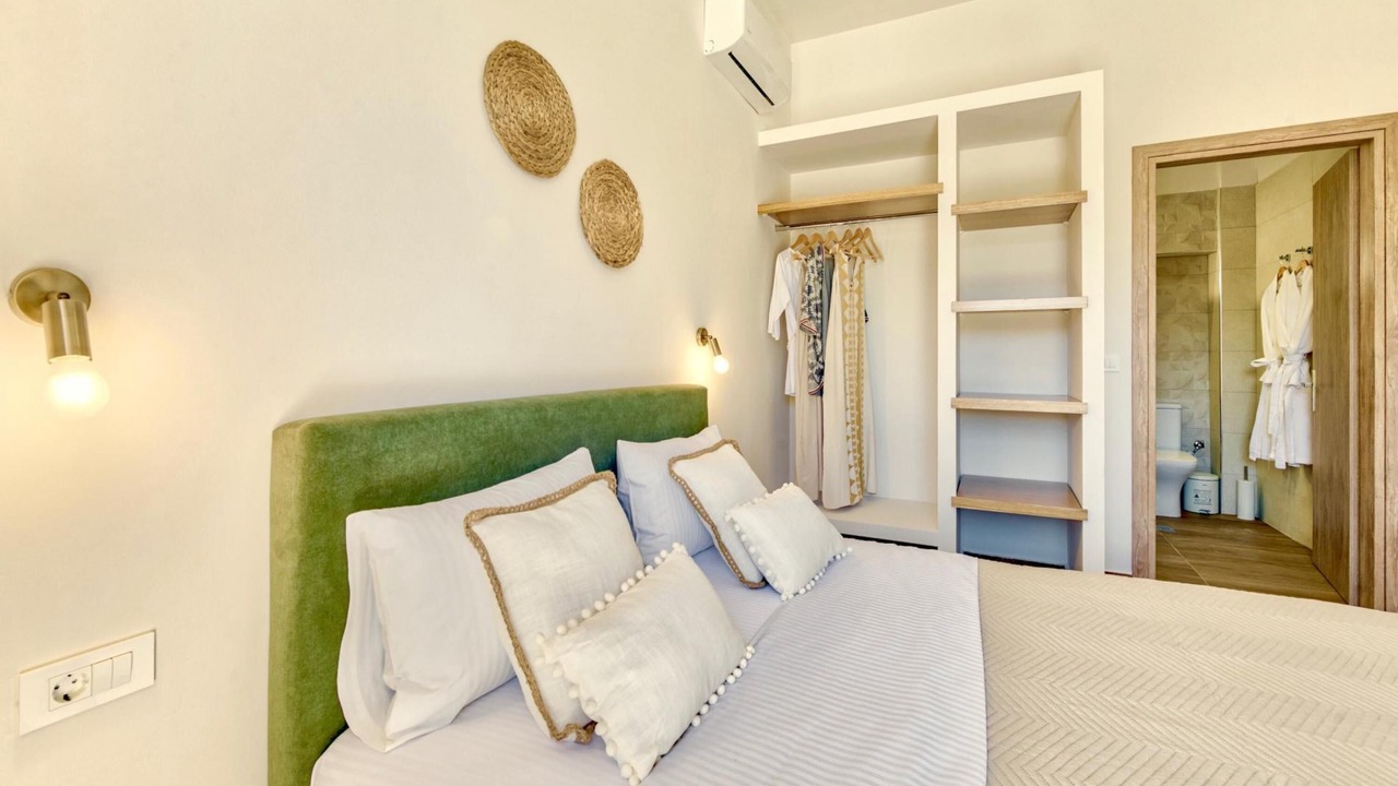 Photo of Bedroom in Pigadhakia