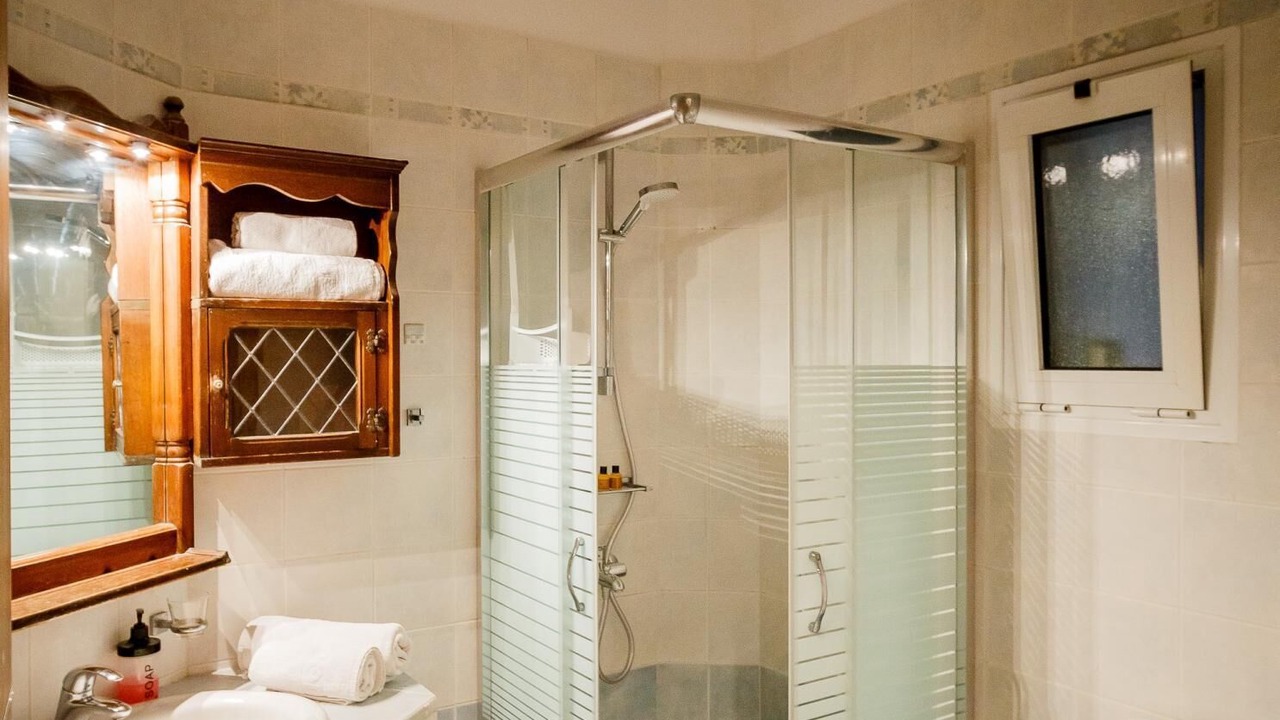 Photo of Bathroom in Alikanas