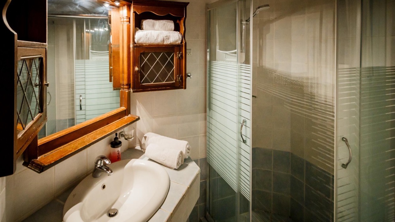 Photo of Bathroom in Alikanas