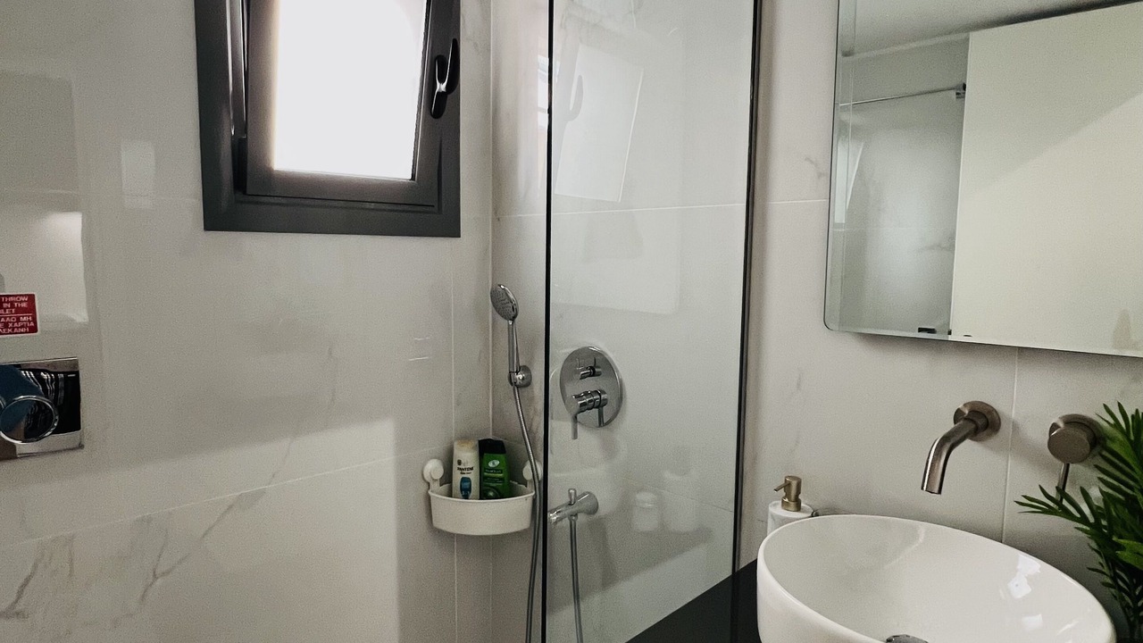 Photo of Bathroom in Elliniko-Argyroupoli