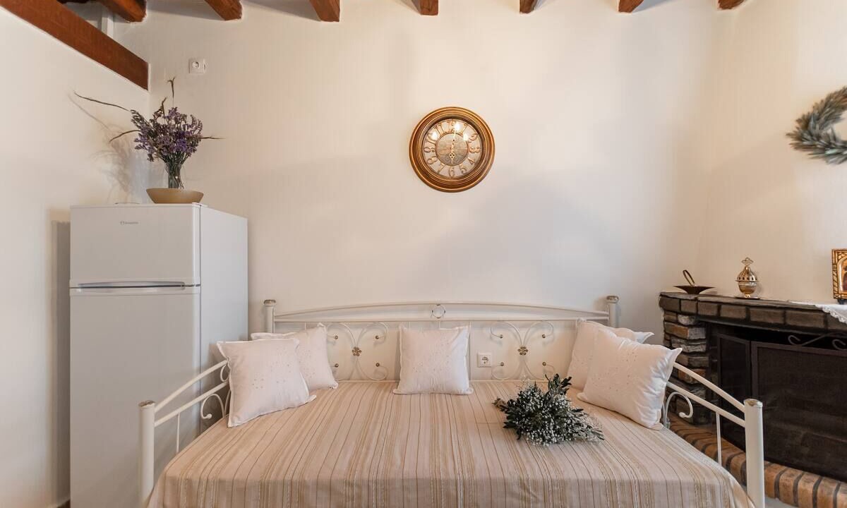 Photo of Bedroom in Milopotas