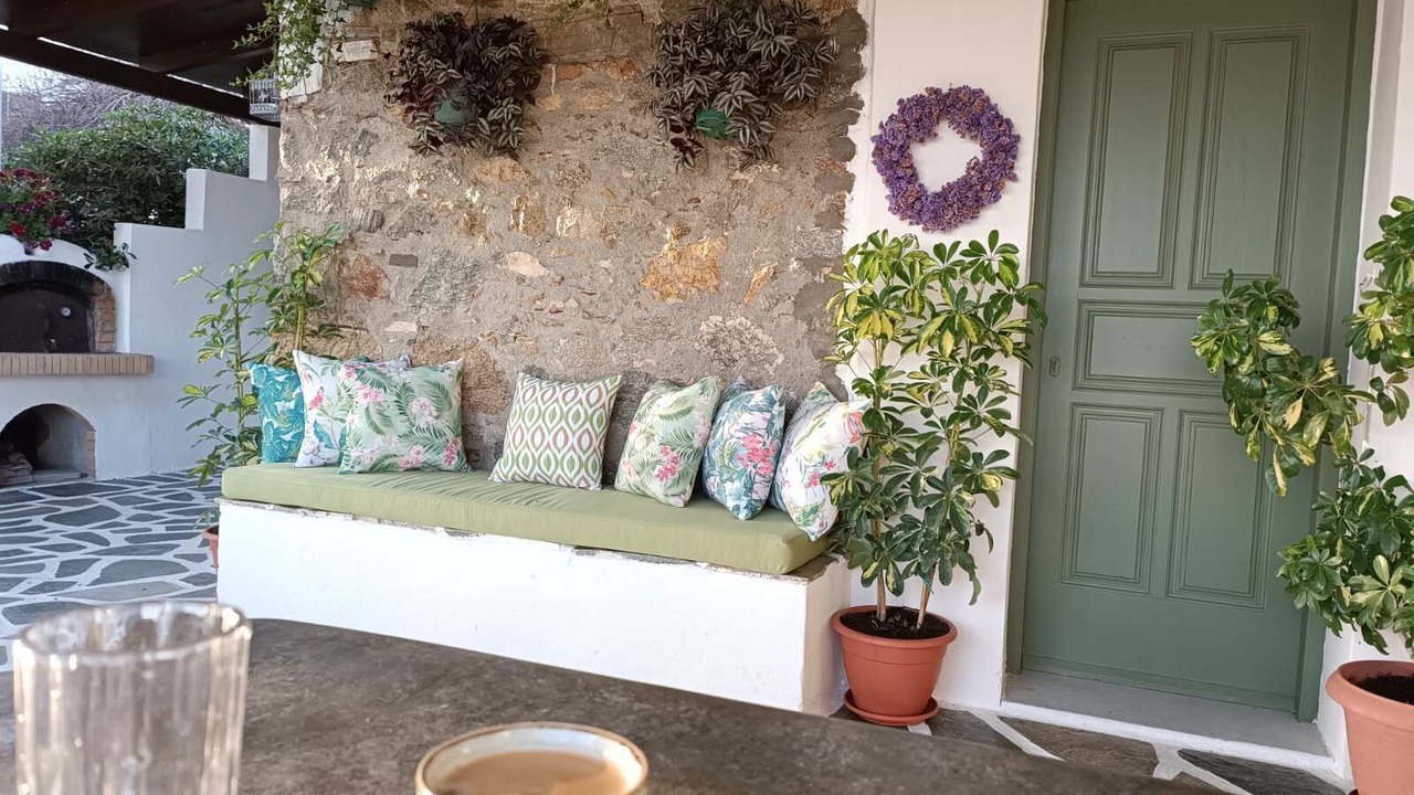 Photo of Patio Balcony in Milopotas