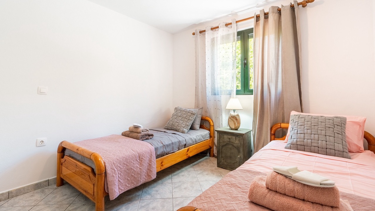 Photo of Bedroom in Salakos