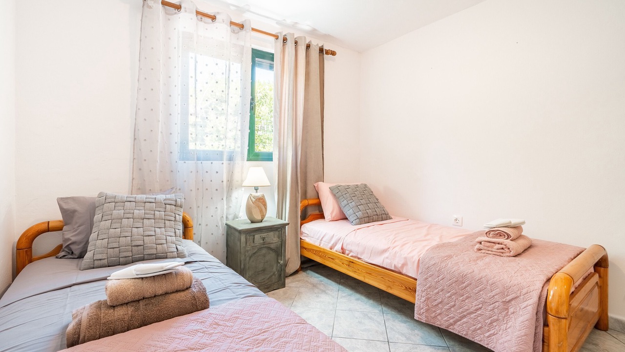 Photo of Bedroom in Salakos
