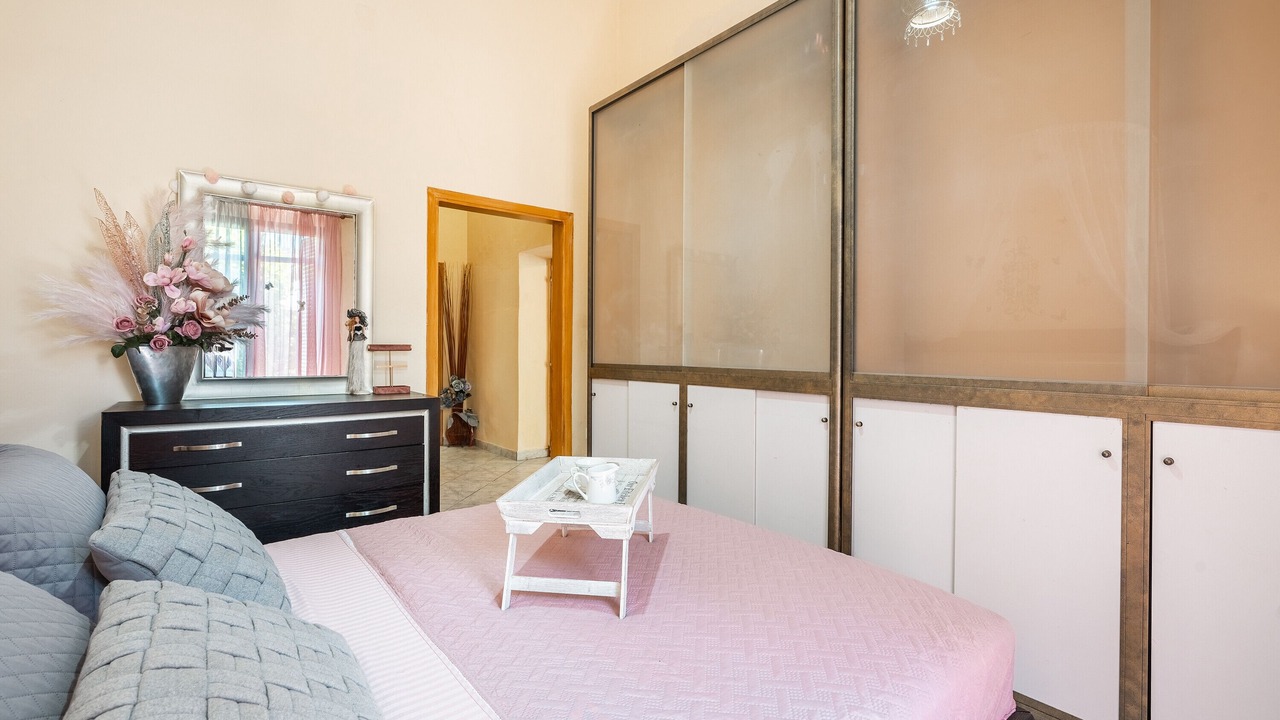 Photo of Bedroom in Salakos