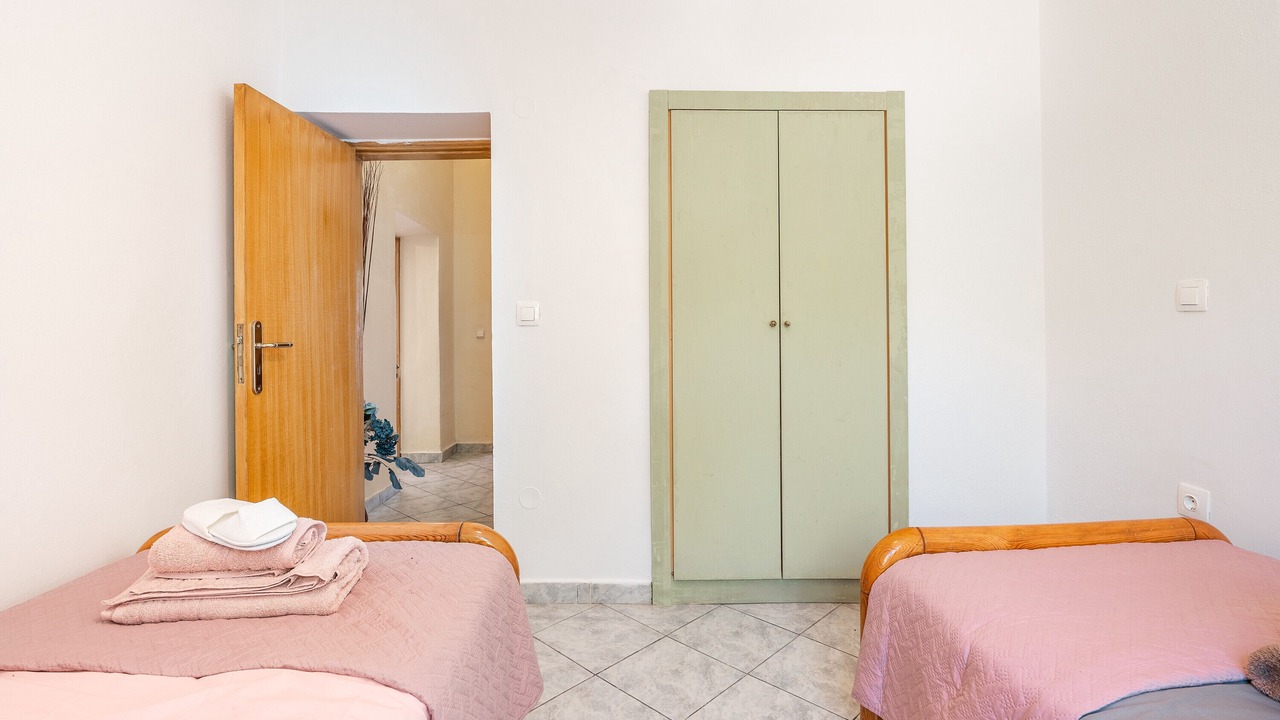 Photo of Bedroom in Salakos