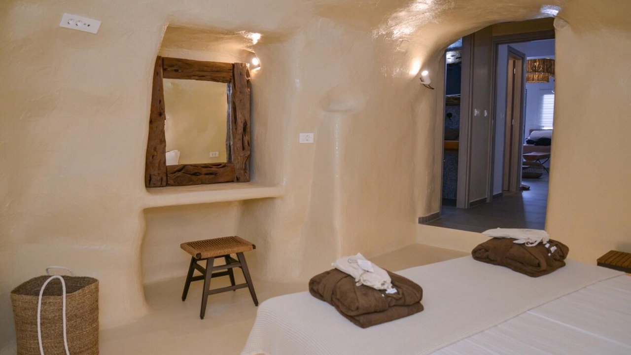 Photo of Bedroom in Adamas