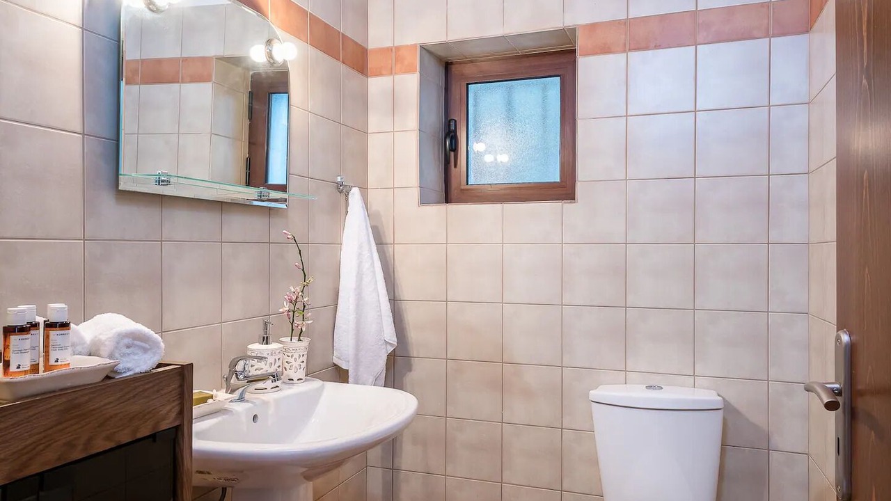 Photo of Bathroom in Lakkoi