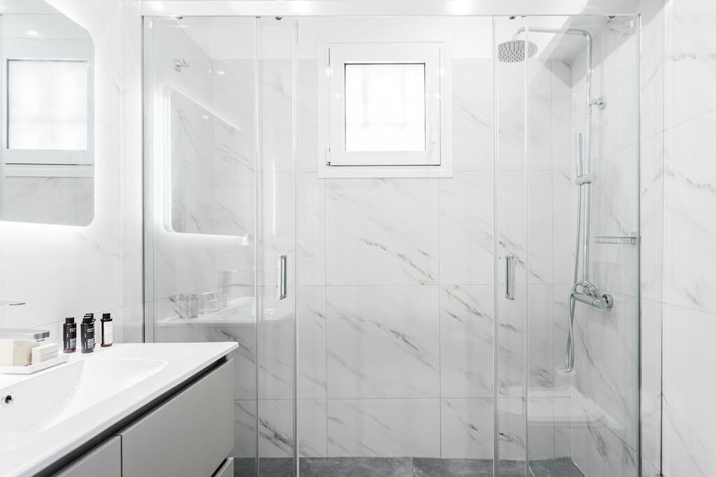 Photo of Bathroom in Alimos
