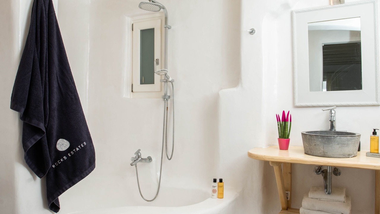 Photo of Bathroom in Tourlos