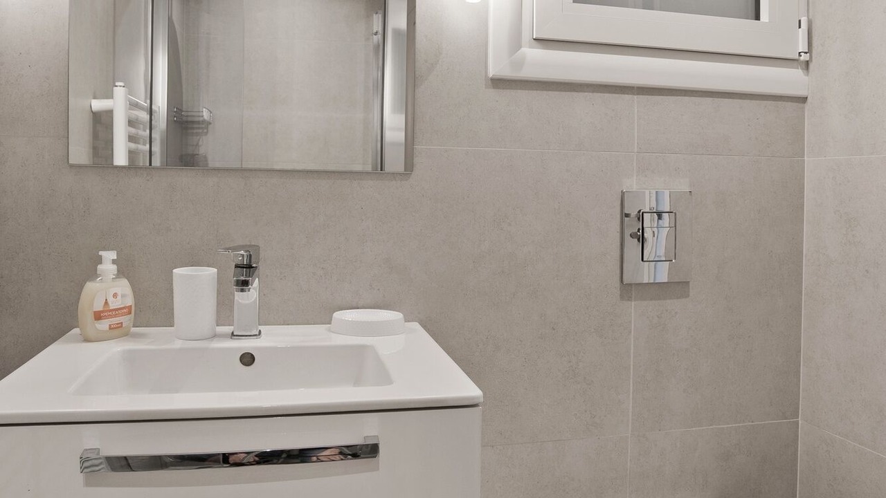 Photo of Bathroom in Alimos