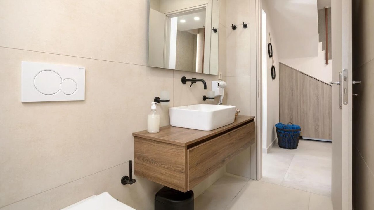 Photo of Bathroom in Alikanas