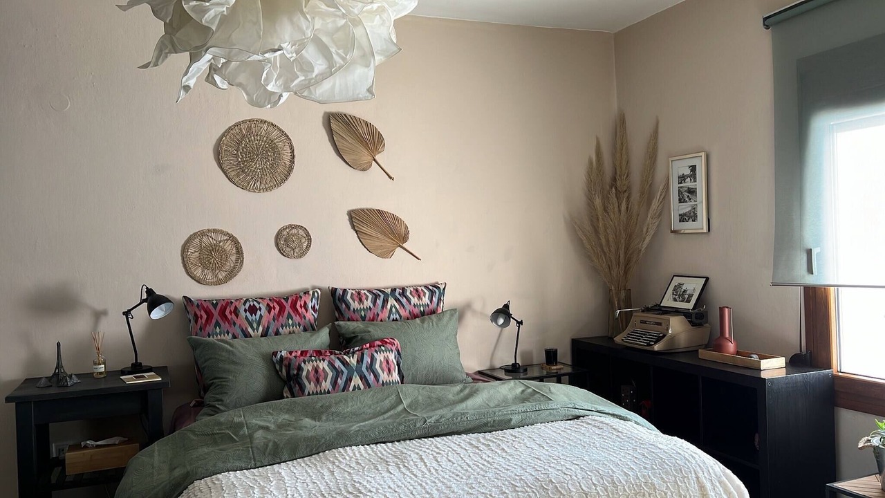 Photo of Bedroom in Drama