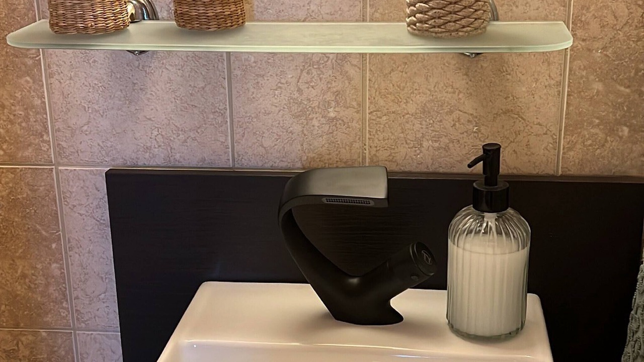 Photo of Bathroom in Drama