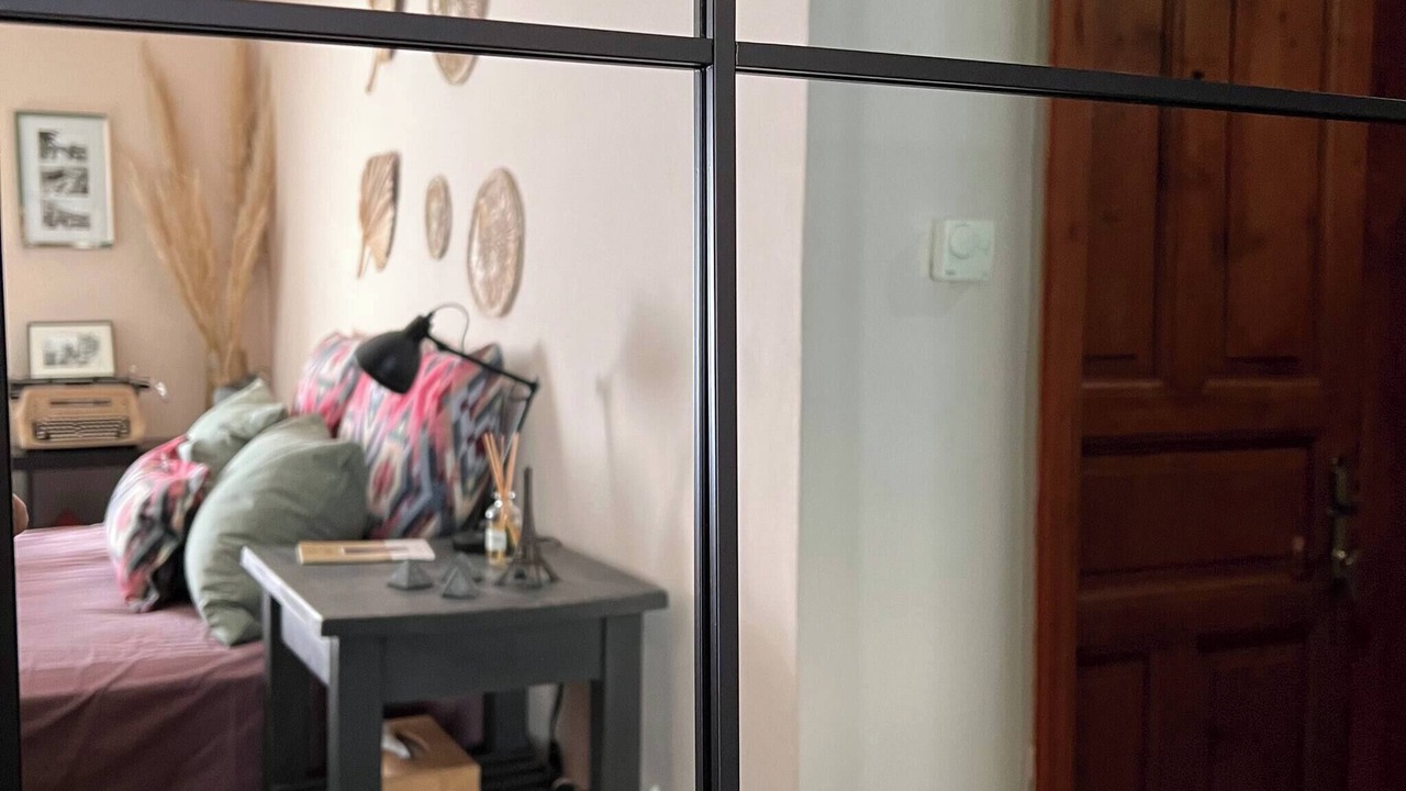 Photo of Bedroom in Drama