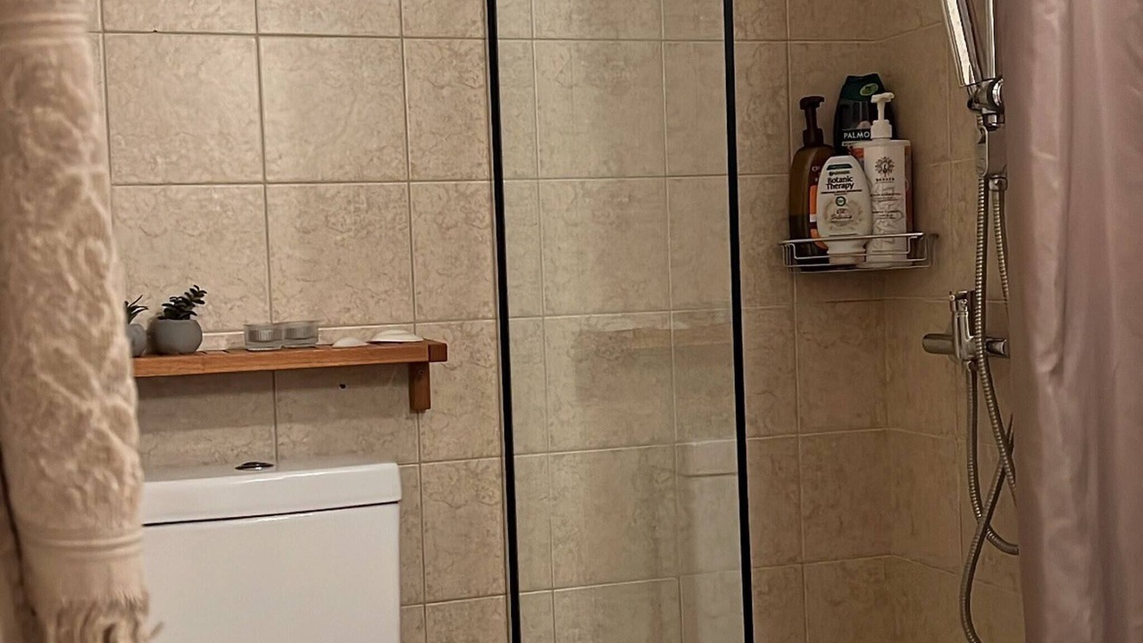 Photo of Bathroom in Drama