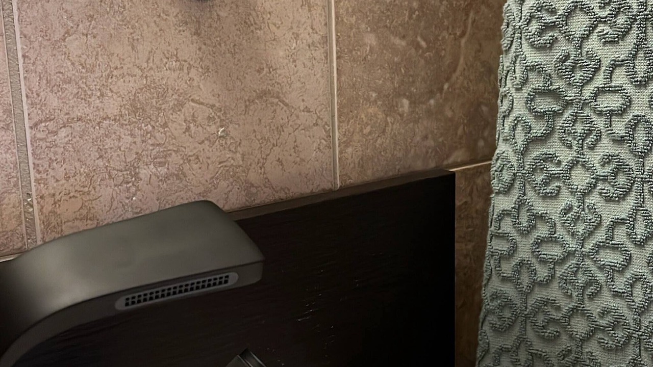 Photo of Bathroom in Drama
