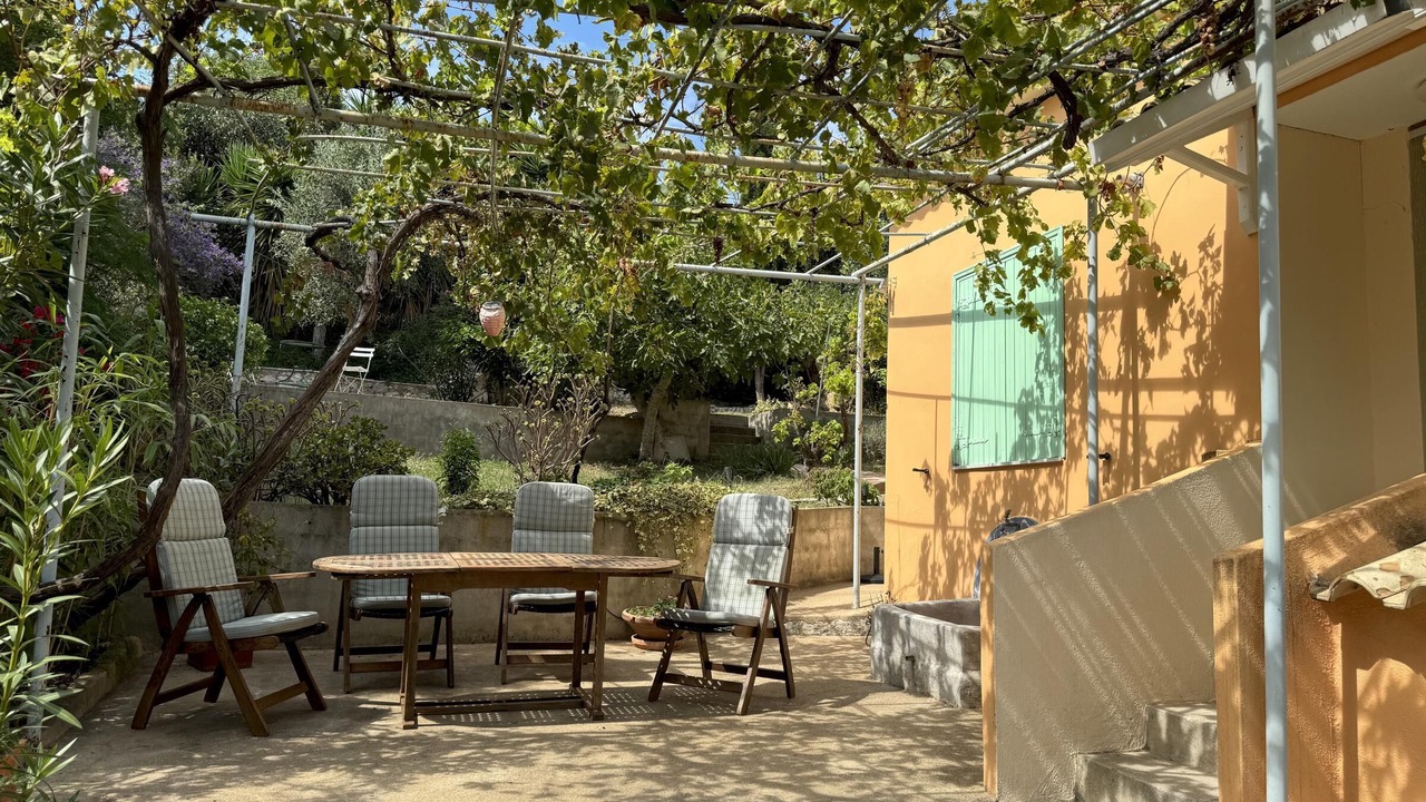 Photo of Outdoor in Neratzia