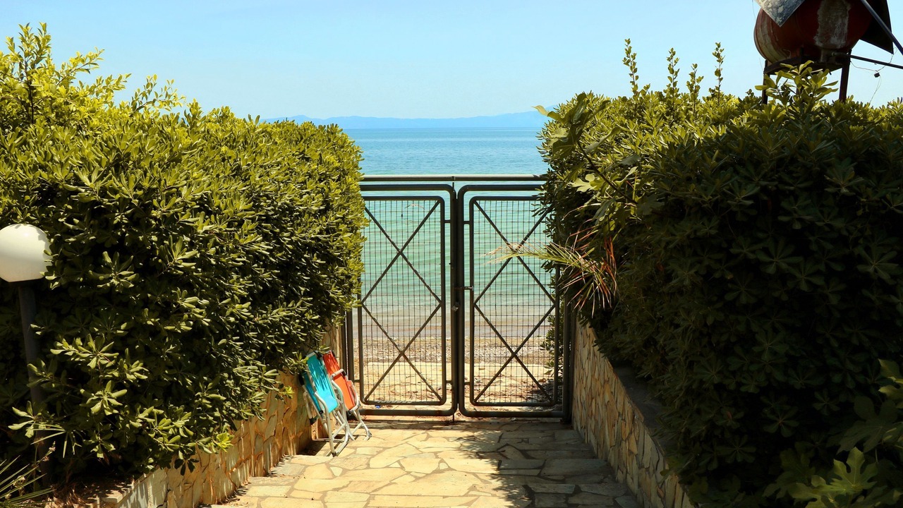 Photo of Outdoor in Lokroi