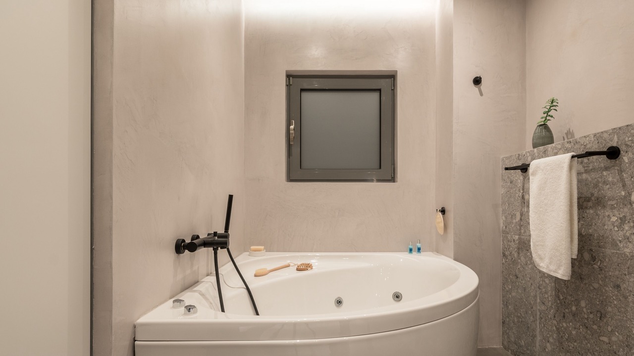 Photo of Bathroom in Alimos