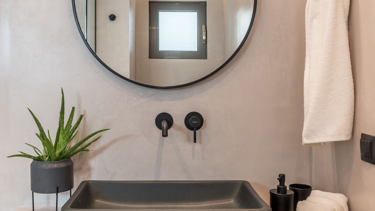 Photo of Bathroom in Alimos