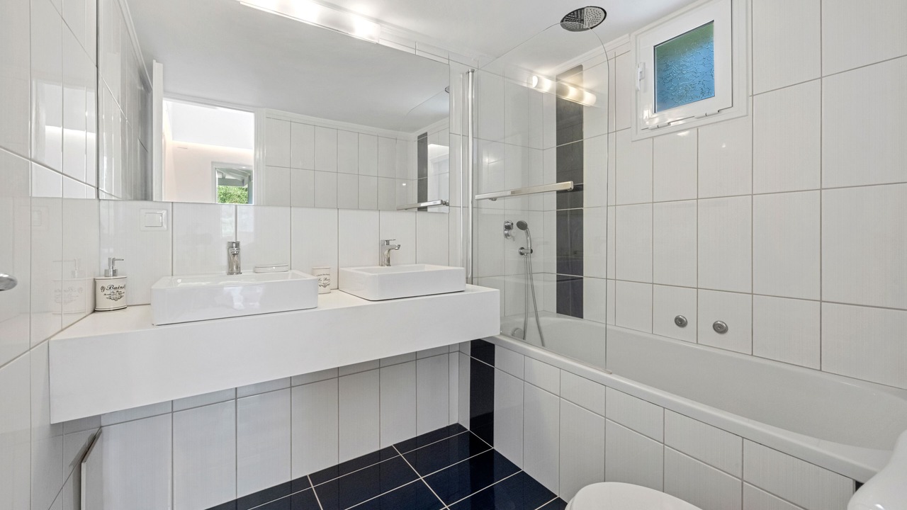 Photo of Bathroom in Petriti