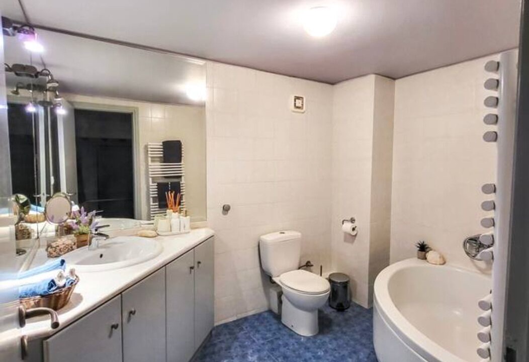 Photo of Bathroom in Vari