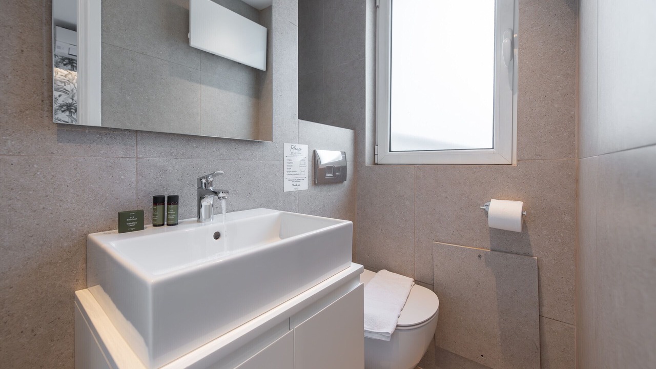 Photo of Bathroom in Ampelokipoi