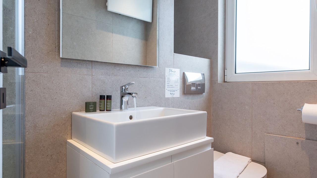 Photo of Bathroom in Ampelokipoi