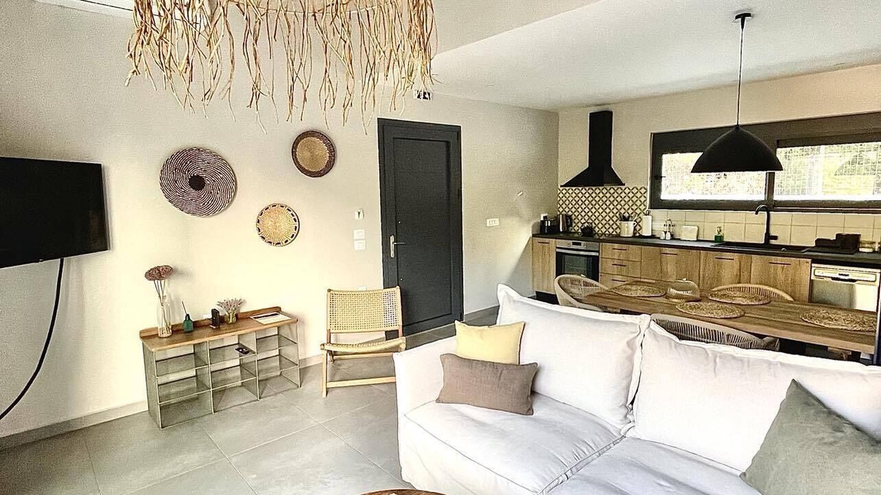 Photo of Livingroom in Dhrakata
