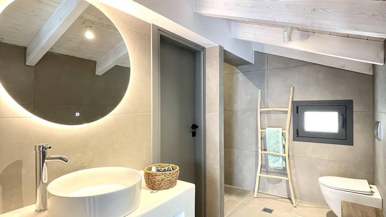 Photo of Bathroom in Dhrakata