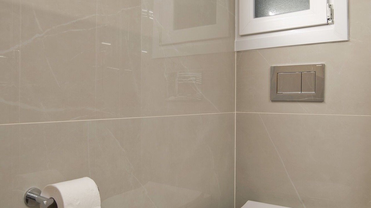 Photo of Bathroom in Argyroupoli
