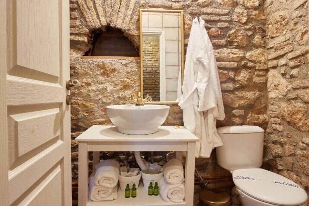 Photo of Bathroom in Thissio